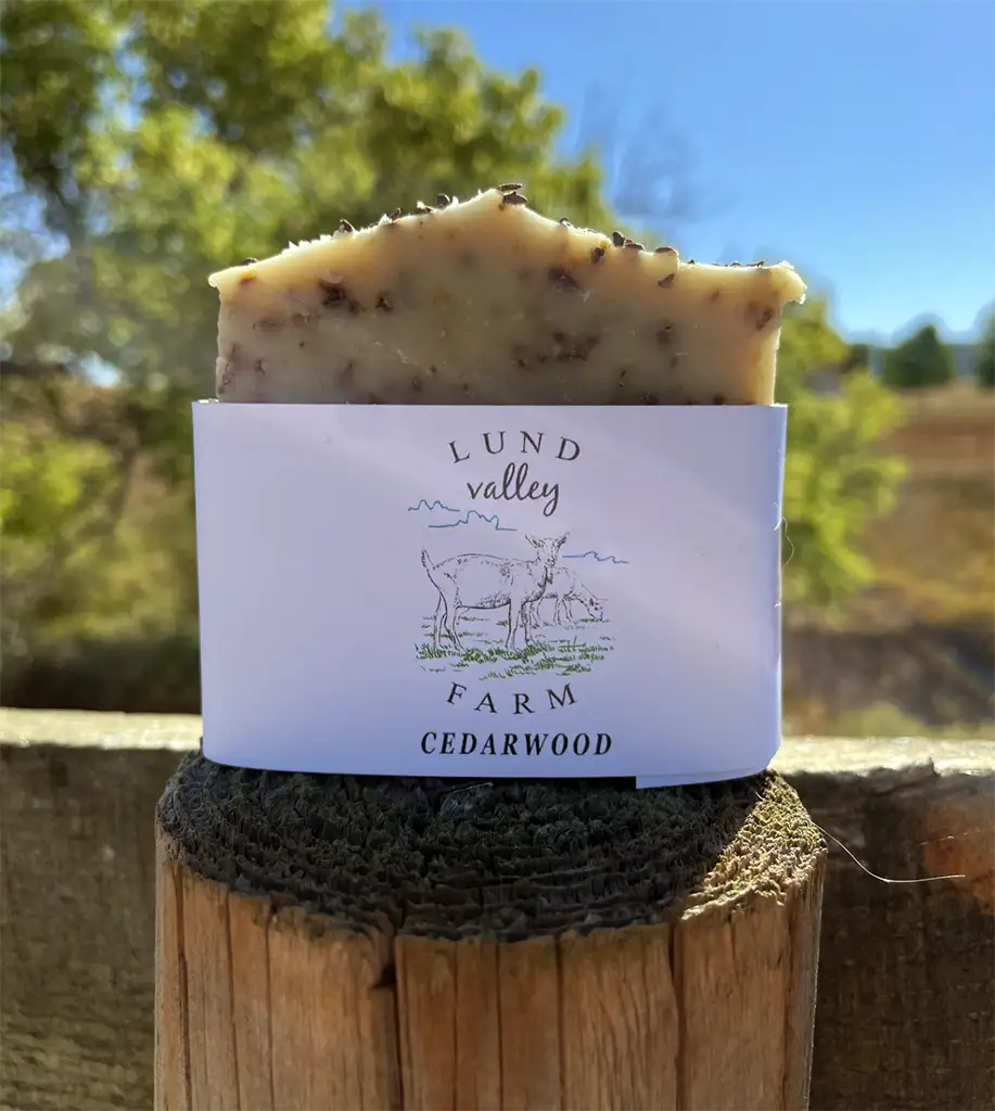 Cedarwood Exfoliating with Raspberry Seeds